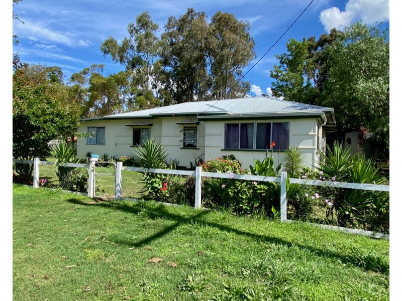 15 Tyrrell Street, Oakey QLD 4401