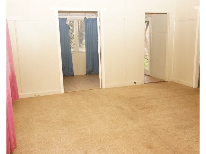 15 Tyrrell Street, Oakey QLD 4401