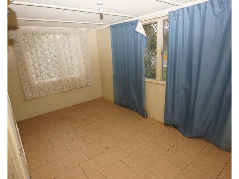15 Tyrrell Street, Oakey QLD 4401
