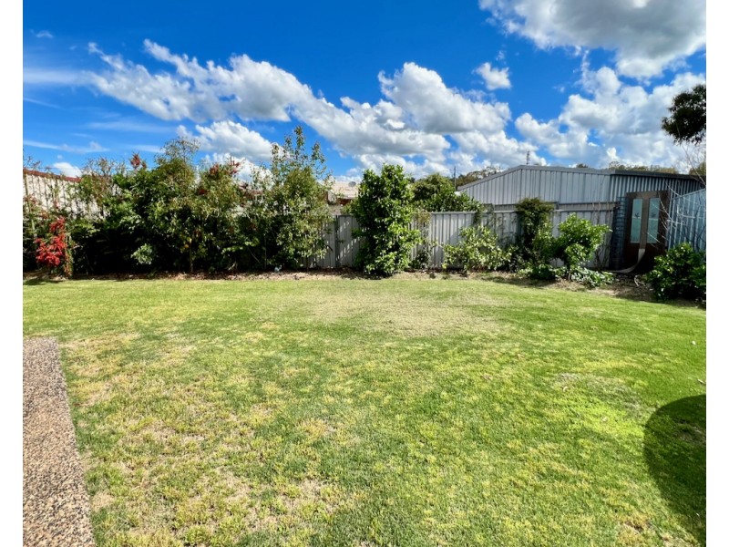 32 Murray Street, Oakey QLD 4401