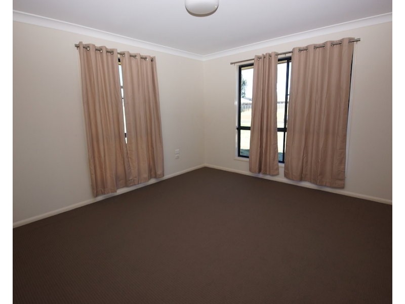 14 Debbie Court, Oakey QLD 4401