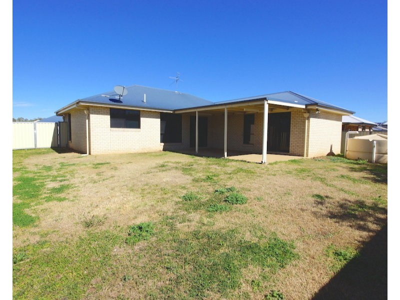 14 Debbie Court, Oakey QLD 4401