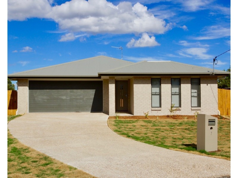 7 Desmond Lane, Oakey QLD 4401