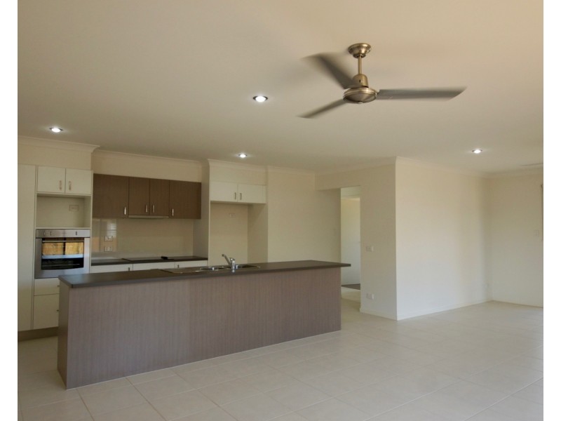 7 Desmond Lane, Oakey QLD 4401