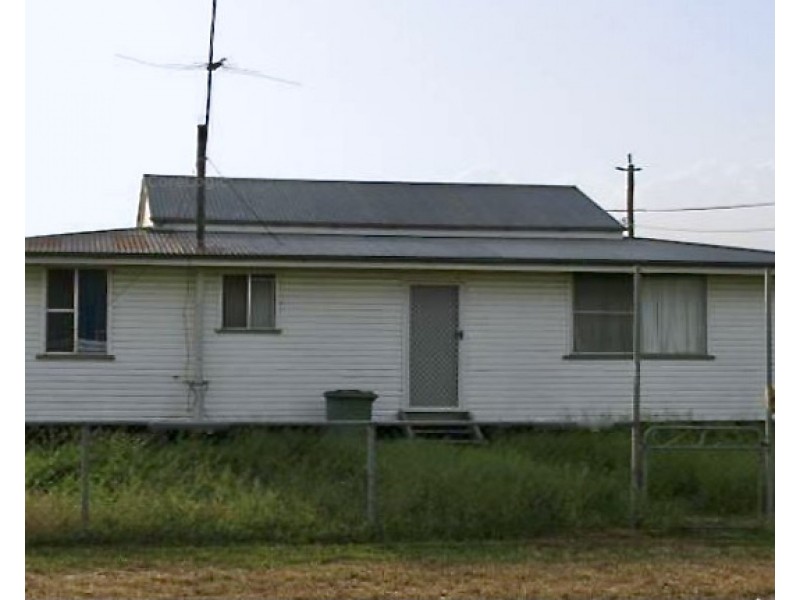 4 Middle Street, Oakey QLD 4401