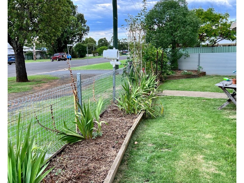 6 York Street, Oakey QLD 4401