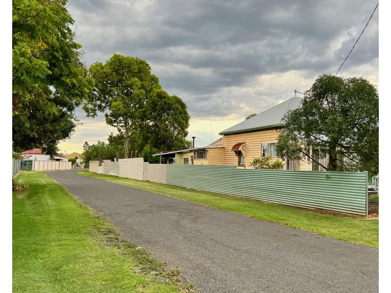 6 York Street, Oakey QLD 4401