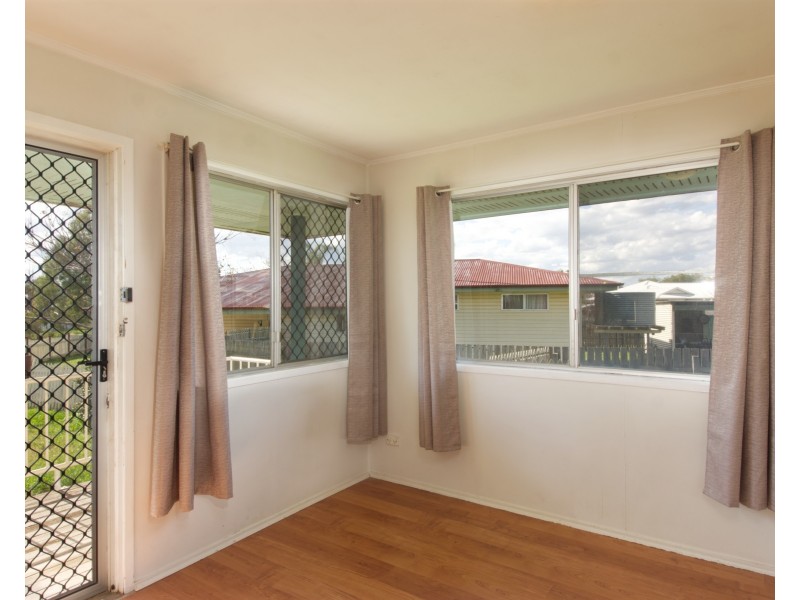 7 Shirley Street, Oakey QLD 4401
