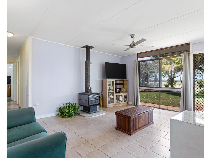 53 4AK Road, Oakey QLD 4401