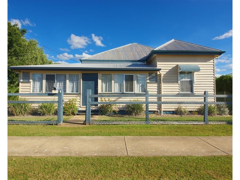 11 Creek Street, Oakey QLD 4401