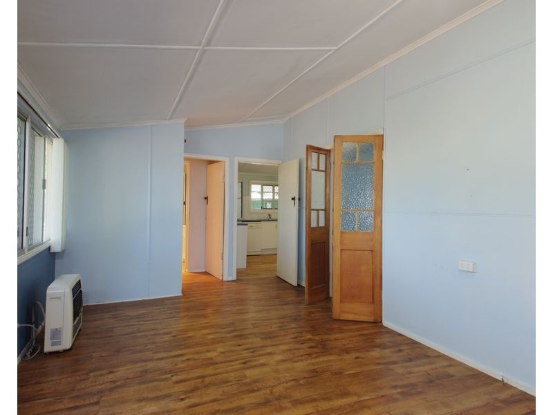 11 Creek Street, Oakey QLD 4401