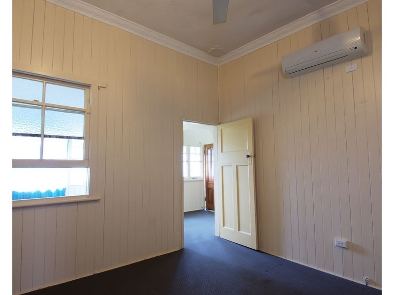 2/56 York Street, Oakey QLD 4401