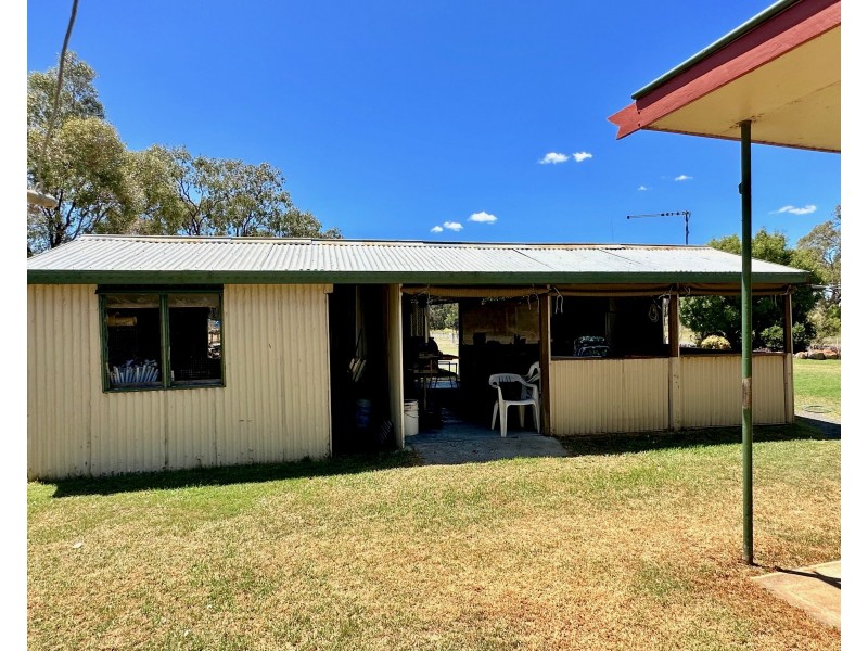7 Oakey Cooyar Road, Kulpi QLD 4352