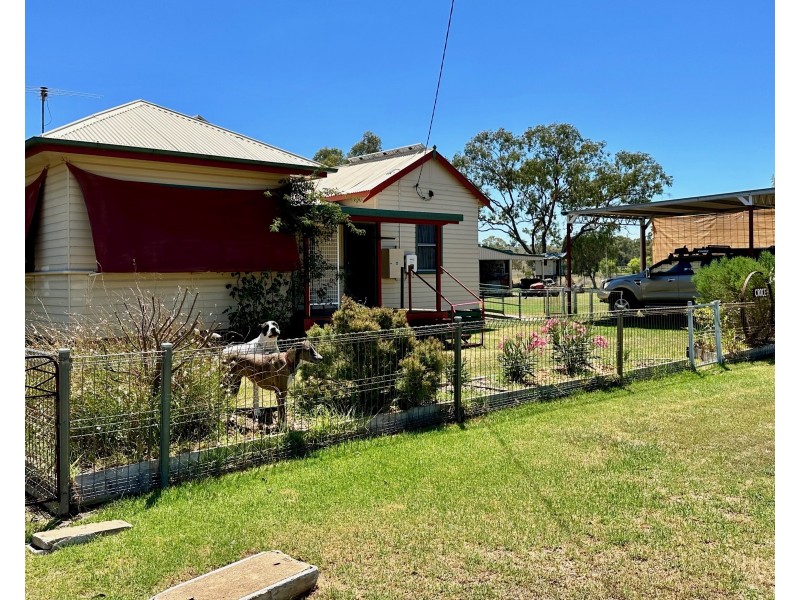 7 Oakey Cooyar Road, Kulpi QLD 4352