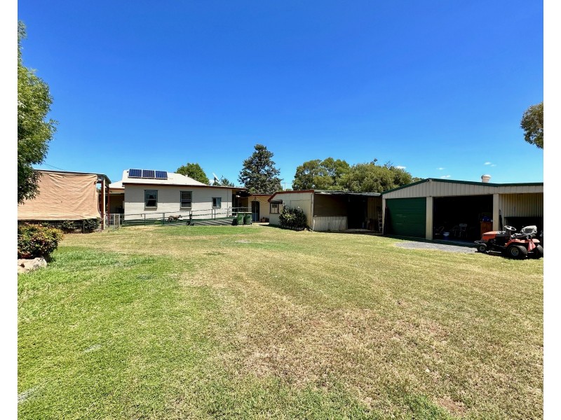 7 Oakey Cooyar Road, Kulpi QLD 4352
