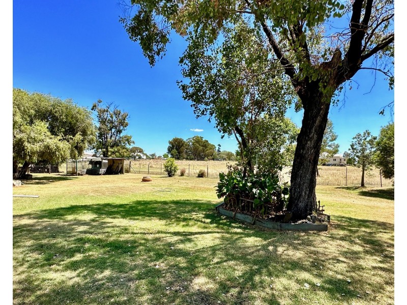 7 Oakey Cooyar Road, Kulpi QLD 4352