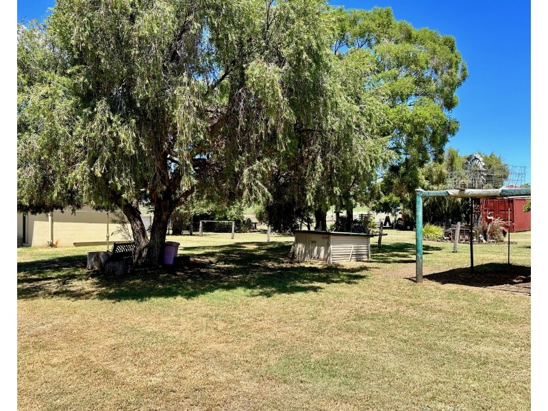 7 Oakey Cooyar Road, Kulpi QLD 4352
