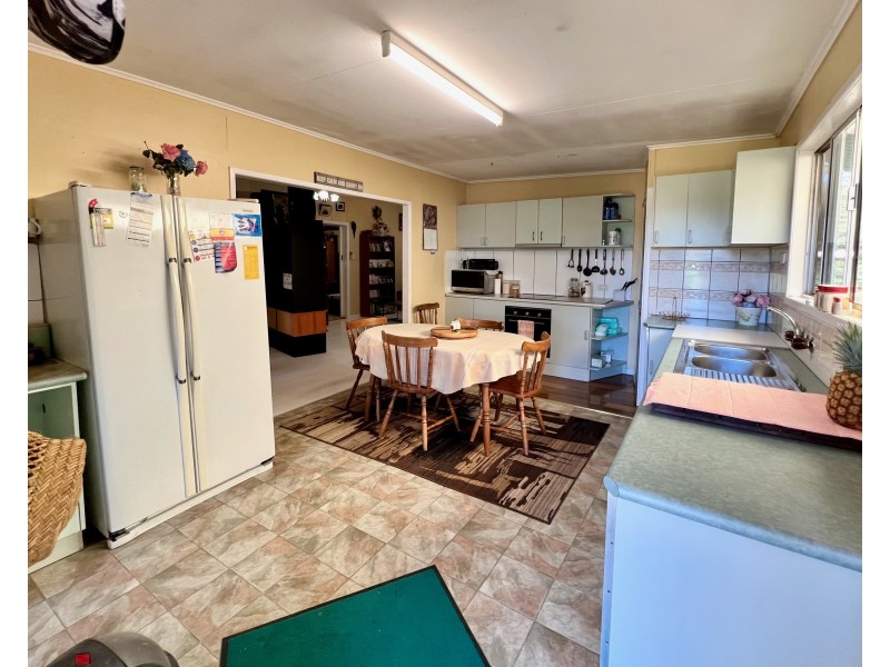 7 Oakey Cooyar Road, Kulpi QLD 4352