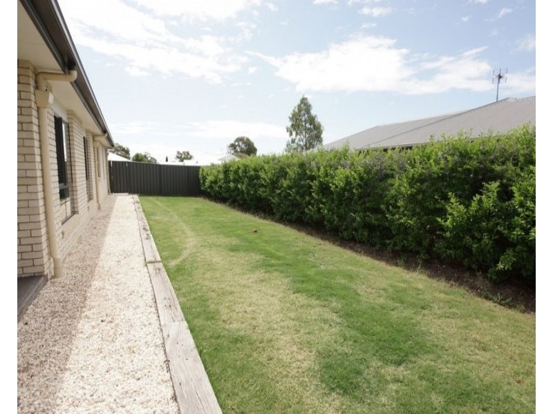 35 Murray Street, Oakey QLD 4401