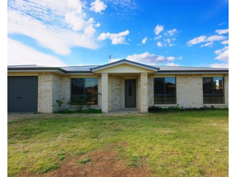 8 Cass Court, Oakey QLD 4401