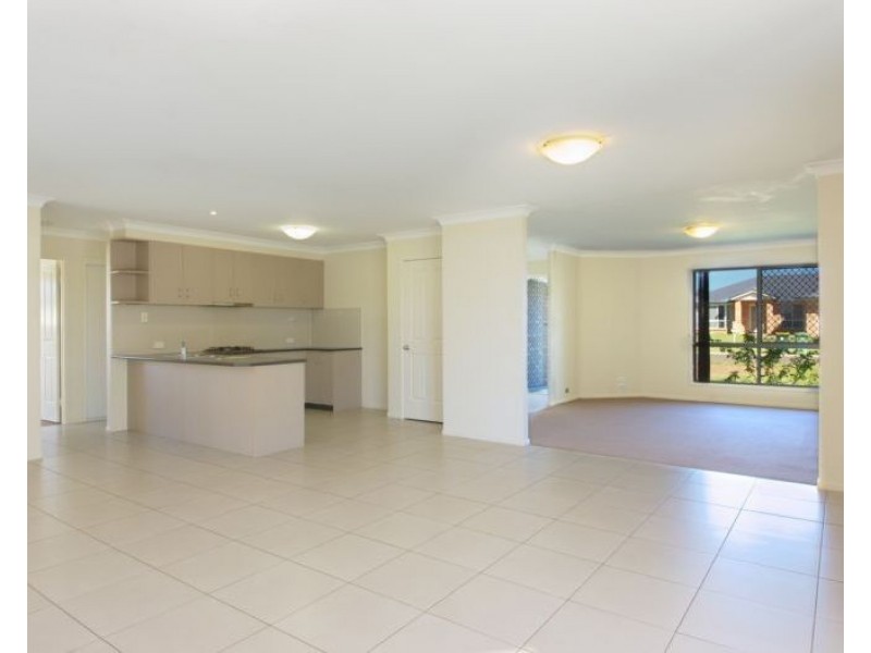 8 Cass Court, Oakey QLD 4401