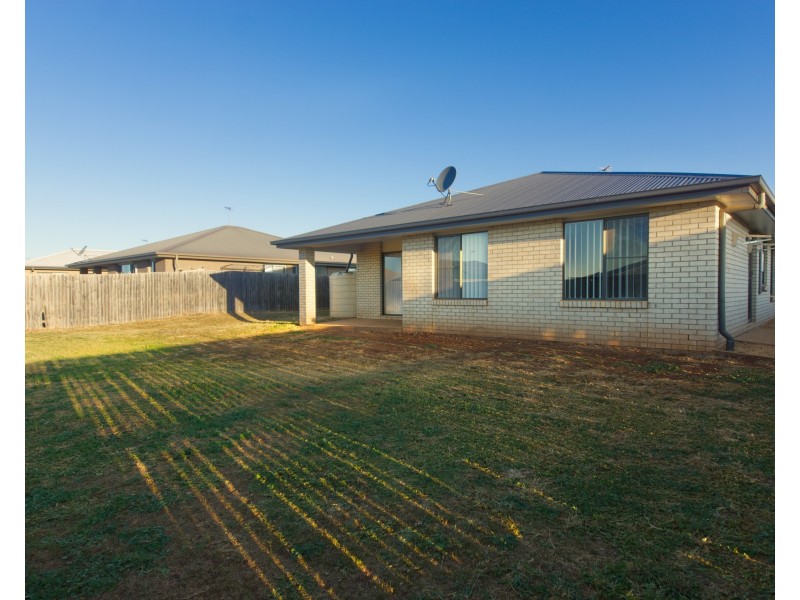 6 Joann Court, Oakey QLD 4401