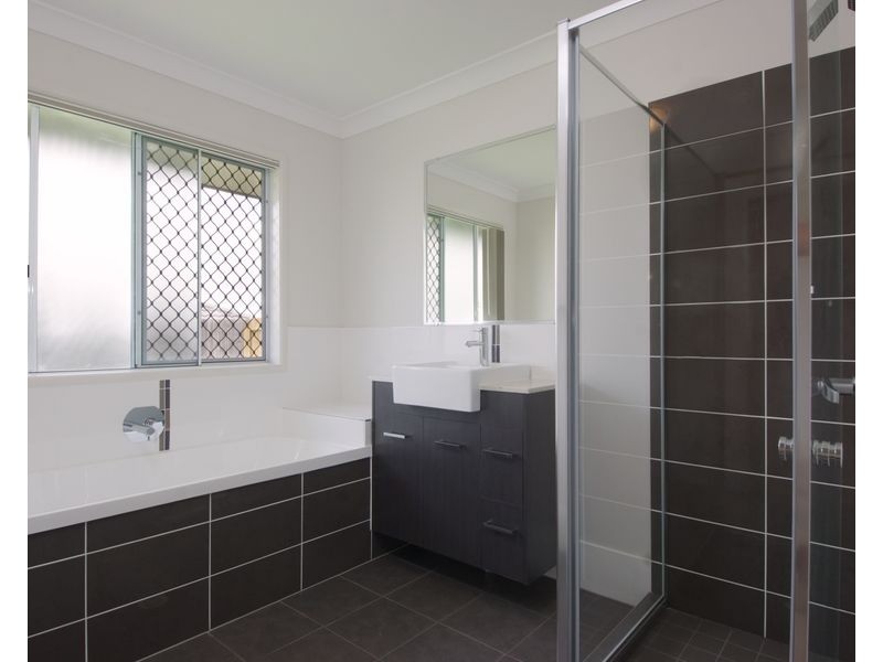 24 Taragon Street, Glenvale QLD 4350