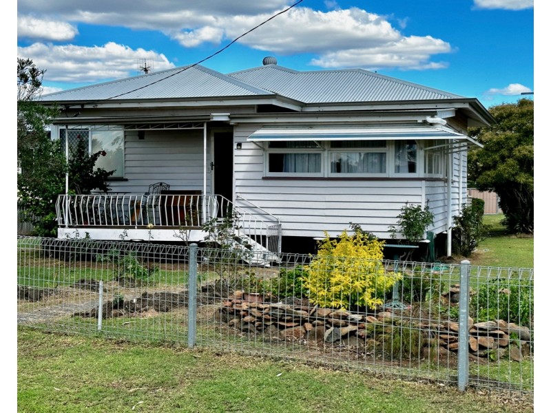 11 McDonald Street, Oakey QLD 4401