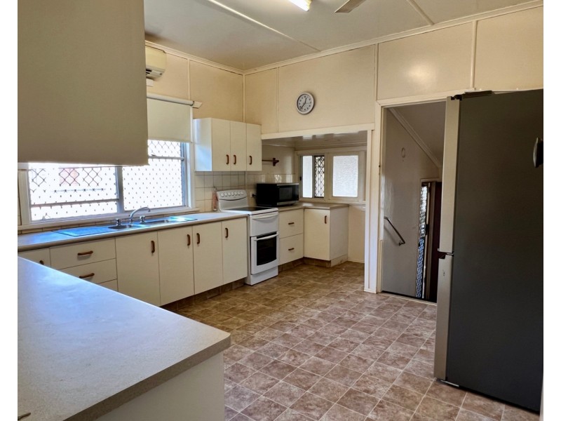 11 McDonald Street, Oakey QLD 4401