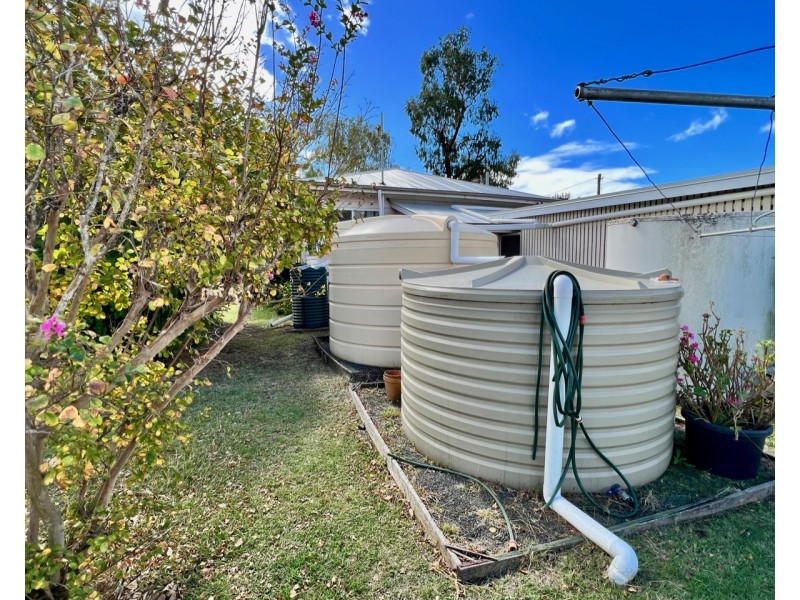 11 McDonald Street, Oakey QLD 4401