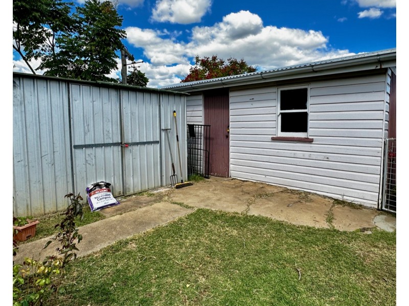 11 McDonald Street, Oakey QLD 4401