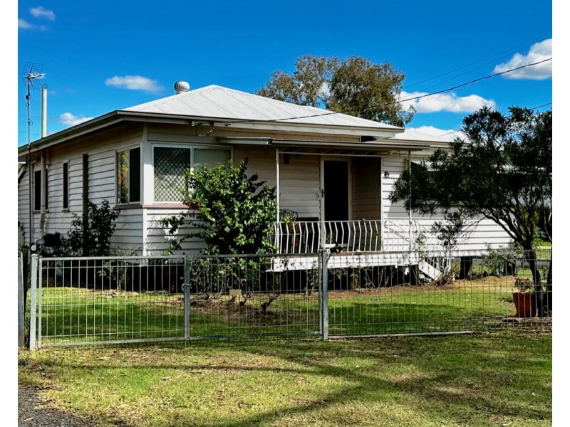 11 McDonald Street, Oakey QLD 4401