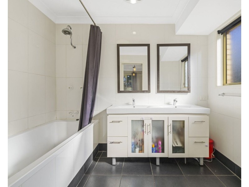 15 Kurrajong Street, Newtown QLD 4350