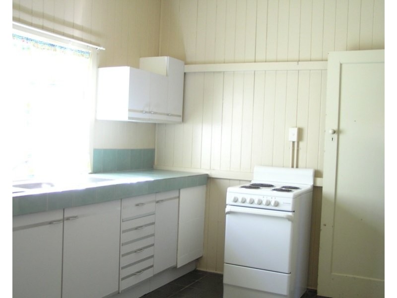 2/165 Perth Street, South Toowoomba QLD 4350