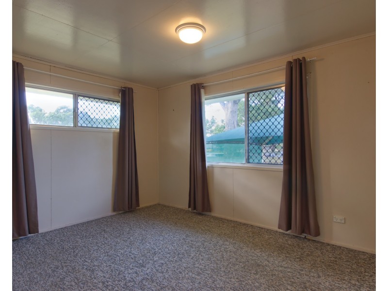 25 Milligan Street, Oakey QLD 4401