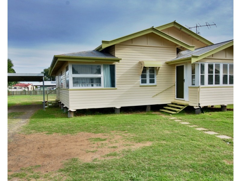 149 Bridge Street, Oakey QLD 4401