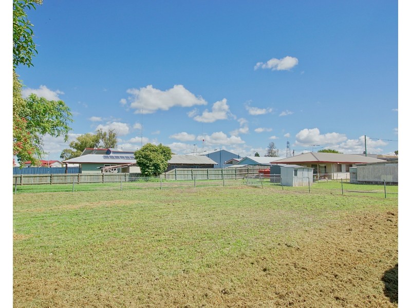 149 Bridge Street, Oakey QLD 4401