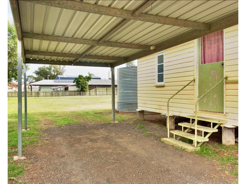 149 Bridge Street, Oakey QLD 4401