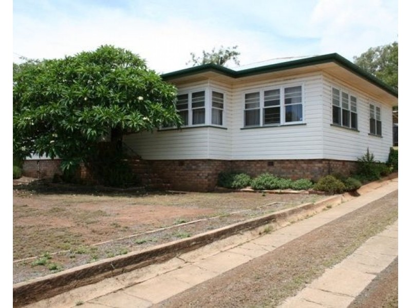 26 Toowoomba Road, Oakey QLD 4401