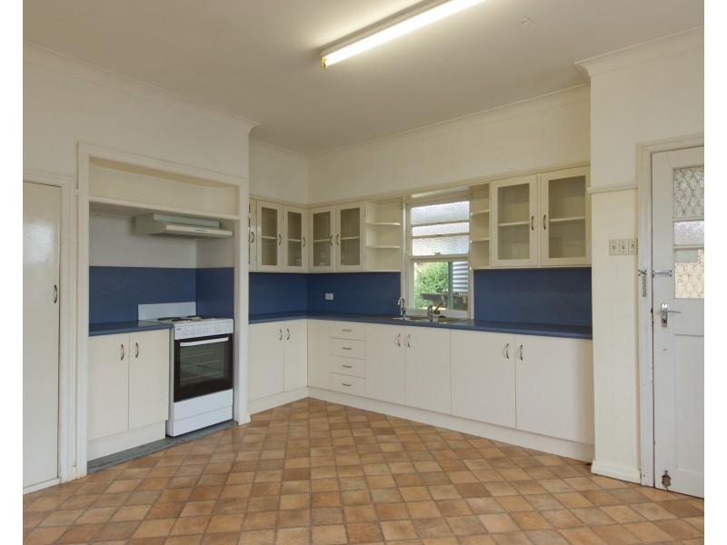 26 Toowoomba Road, Oakey QLD 4401