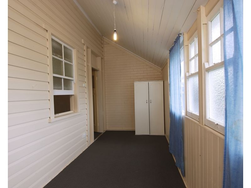 2/56 York Street, Oakey QLD 4401