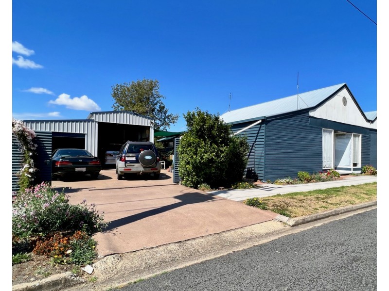 4 Station Street, Jondaryan QLD 4403