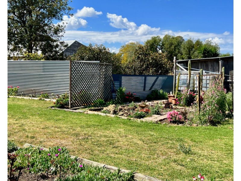 4 Station Street, Jondaryan QLD 4403