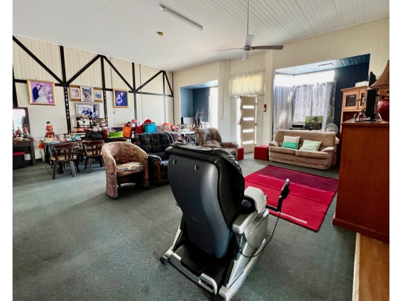 4 Station Street, Jondaryan QLD 4403