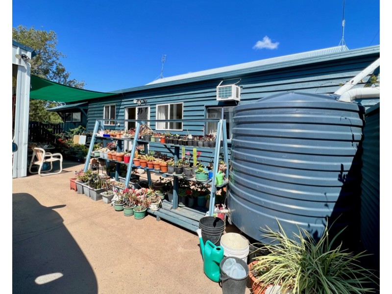 4 Station Street, Jondaryan QLD 4403