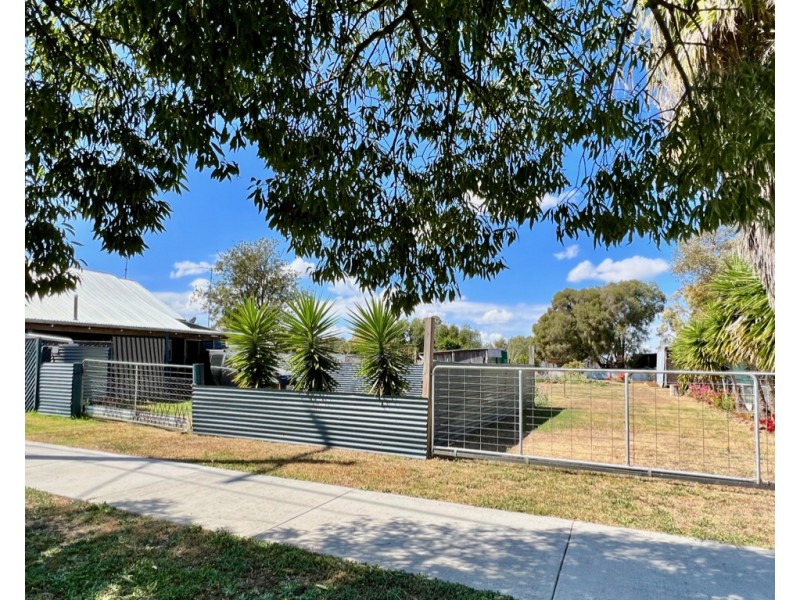 4 Station Street, Jondaryan QLD 4403