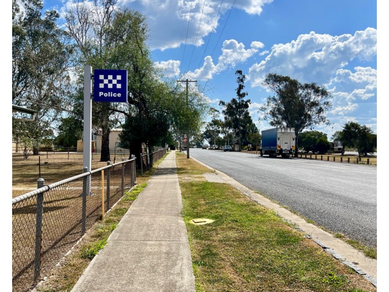 4 Station Street, Jondaryan QLD 4403