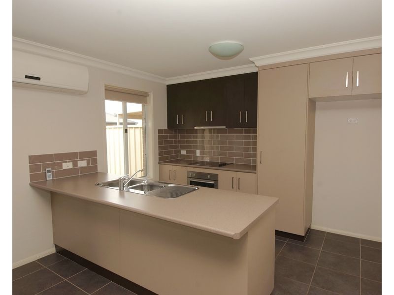 1/2 Debbie Court, Oakey QLD 4401