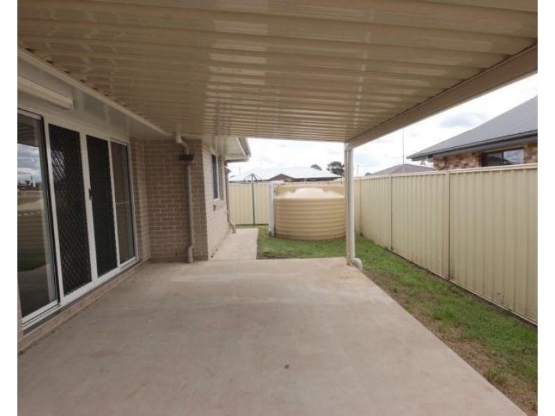 1/2 Debbie Court, Oakey QLD 4401
