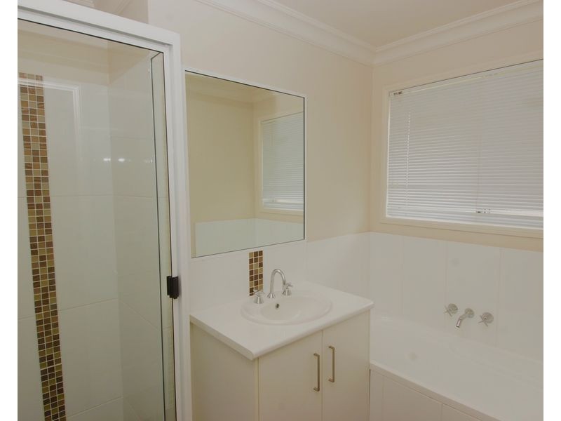 1/2 Debbie Court, Oakey QLD 4401